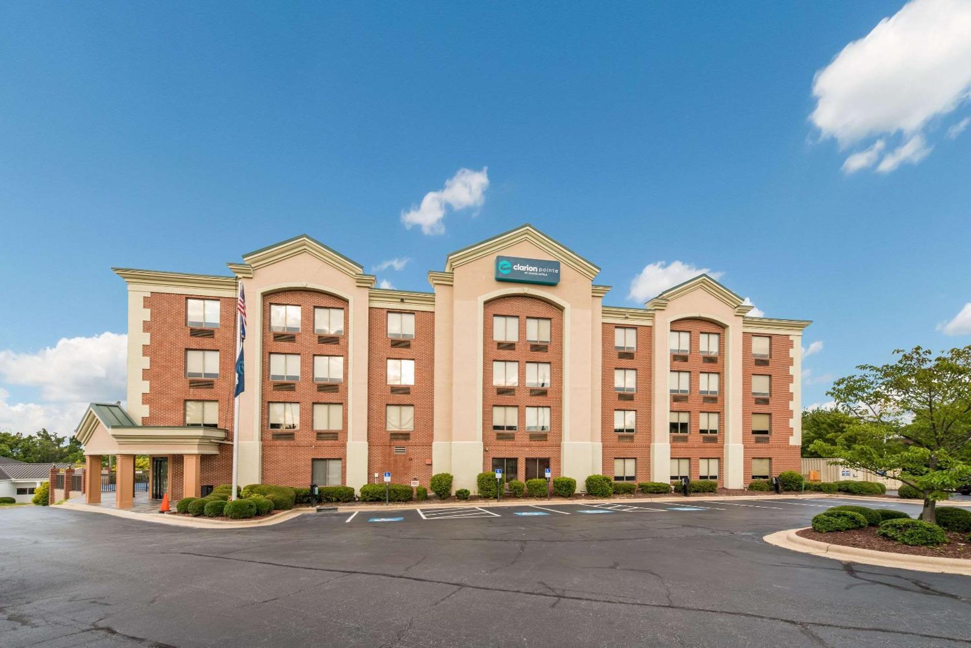 Clarion Pointe Greensboro Airport Exterior photo